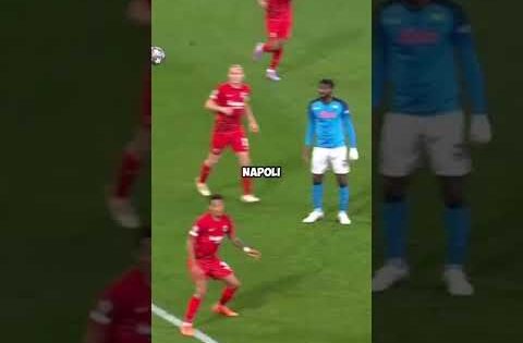 Five players with the highest header jumps in football history. #header #footbal #ronaldo #vanpersie